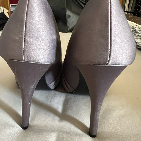 Lulu Townsend Elegant Gray Peep-Toe Heels 7 - Picture 3 of 5